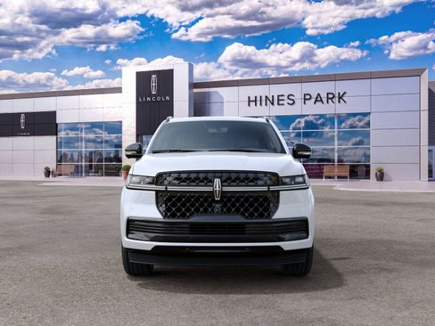 New 2027 Lincoln Navigator Reserve w/ Jet Appearance Package AWD/4WD image 3