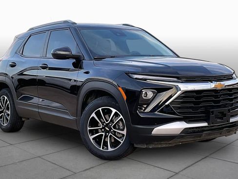 Used 2025 Chevrolet TrailBlazer LT FWD image 3