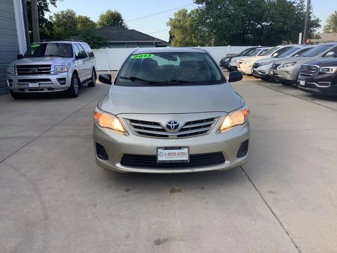 Used 2013 Toyota Corolla LE FWD image 2