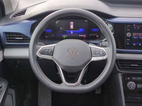 Used 2024 Volkswagen Taos SE image 11