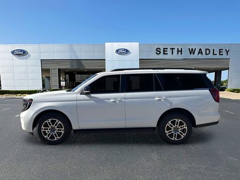 New 2025 Ford Expedition Active image 4