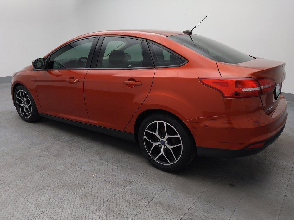 Used 2018 Ford Focus SE w/ SE Appearance Package FWD image 3