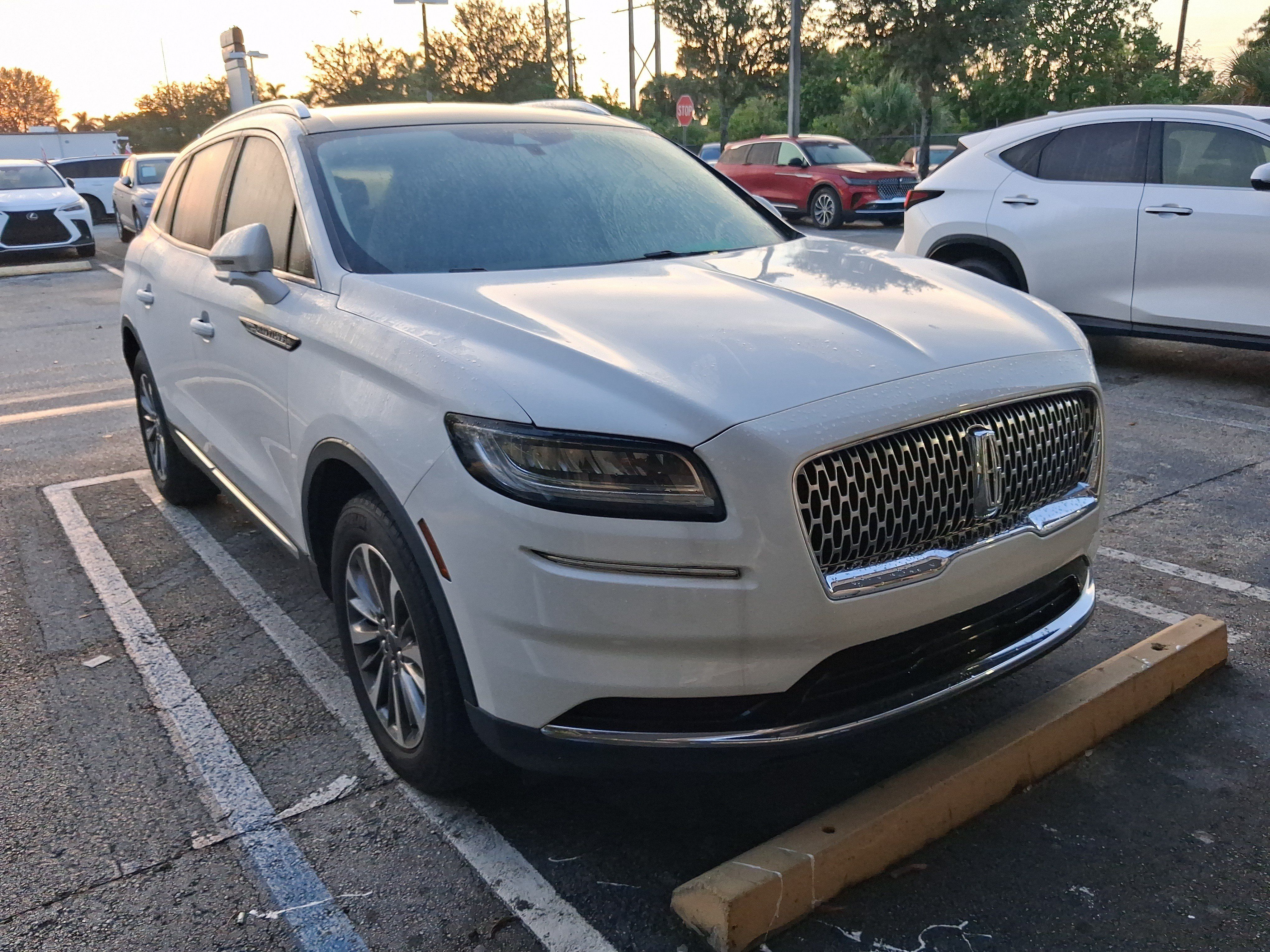 Used 2022 Lincoln Nautilus Reserve FWD image 1