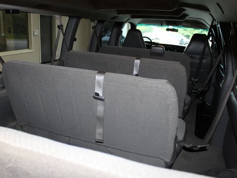 Used 2005 Chevrolet Express 3500 Extended Passenger w/ LS Preferred Equipment Group RWD image 35