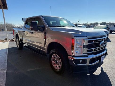 Used 2024 Ford F250 XLT AWD/4WD image 5