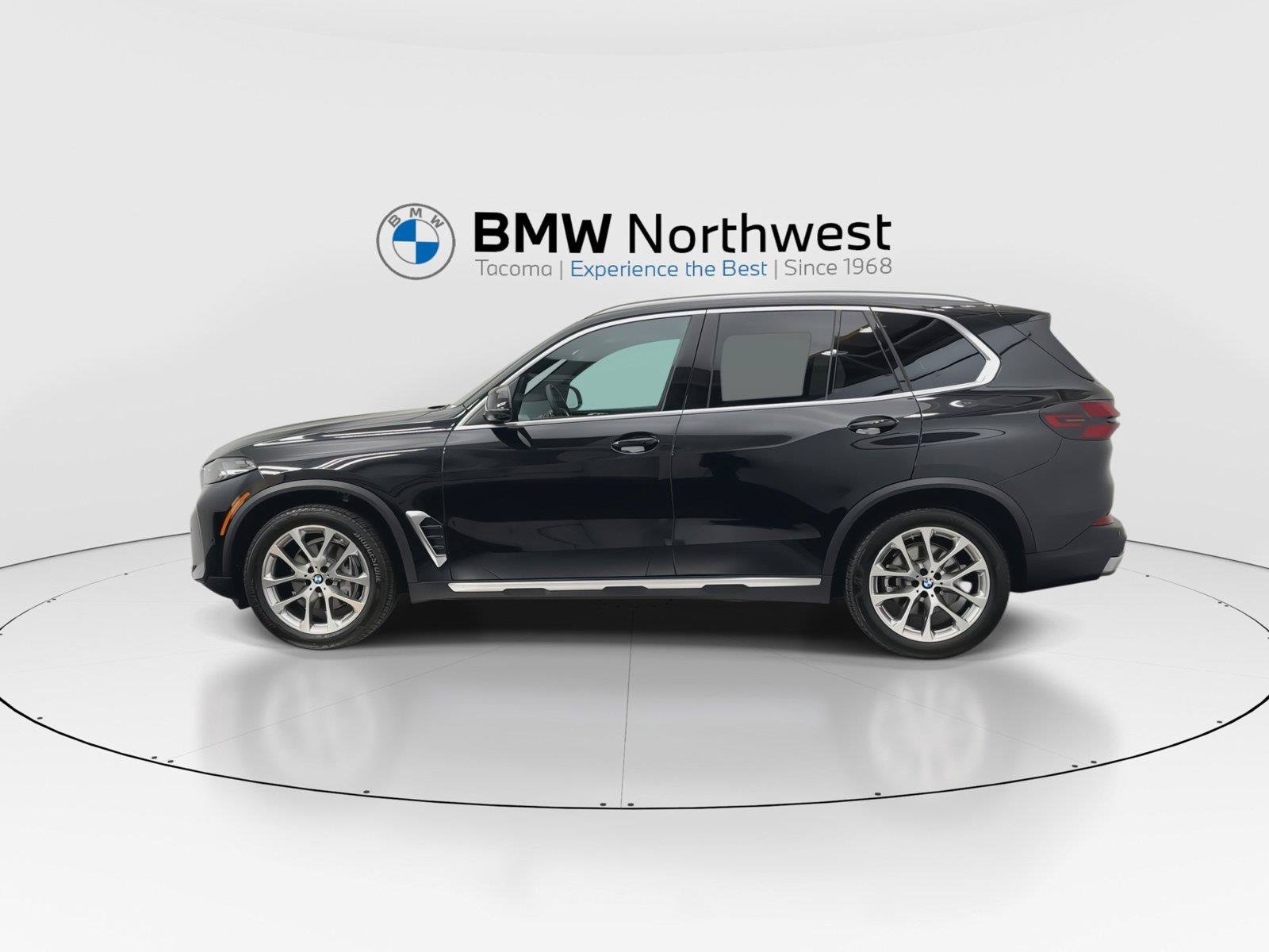 Used 2024 BMW X5 xDrive40i w/ Parking Assistance Package AWD/4WD image 11