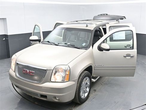 Used 2013 GMC Yukon XL Denali image 54