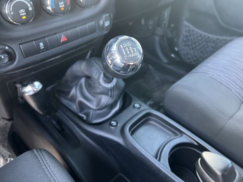 Used 2012 Jeep Wrangler Unlimited Sport AWD/4WD image 27