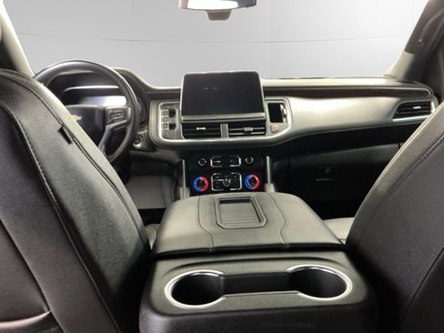 Used 2023 Chevrolet Suburban Premier image 10