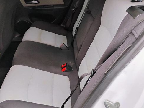Used 2014 Chevrolet Cruze LS image 11