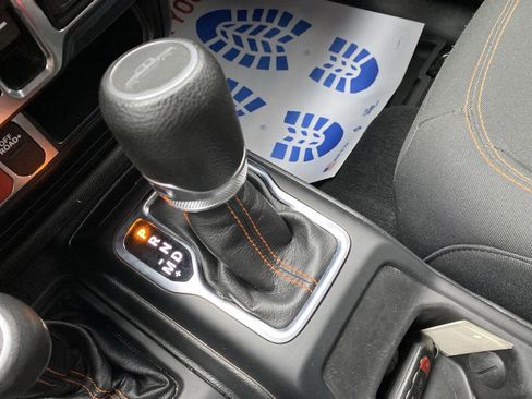 Used 2021 Jeep Gladiator Mojave w/ Cold Weather Group image 26