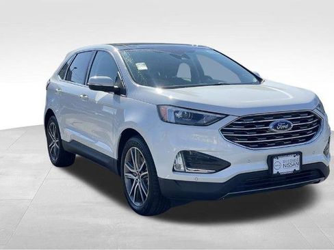 Used 2022 Ford Edge Titanium image 3