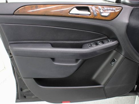 Used 2017 Mercedes-Benz GLE 400 4MATIC image 33