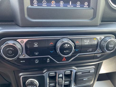 Used 2021 Jeep Wrangler Unlimited Sahara w/ Dual Top Group AWD/4WD image 28