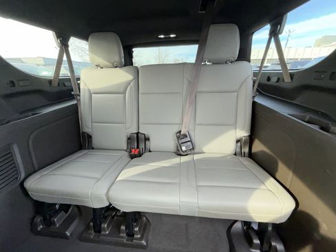 Used 2021 Chevrolet Suburban Z71 w/ Z71 Off-Road Package image 26