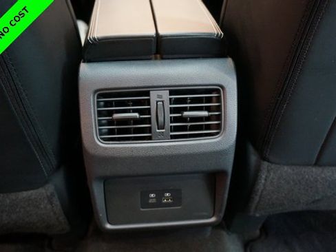 Used 2022 Nissan Rogue SV w/ SV Premium Package image 38