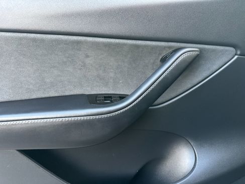 Used 2021 Tesla Model Y Long Range image 10