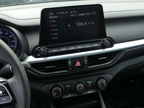 Used 2024 Kia Forte LXS w/ LXS Technology Package FWD image 16