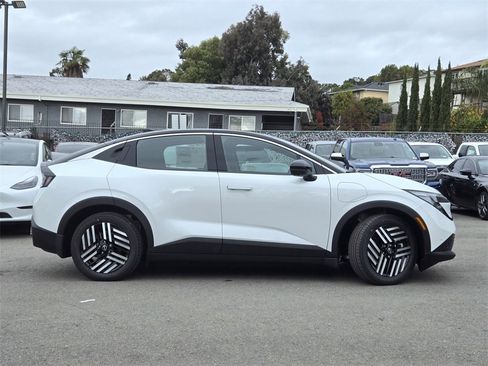 New 2026 Nissan Leaf SV+ w/ Floor Mat Package (SV+) image 2