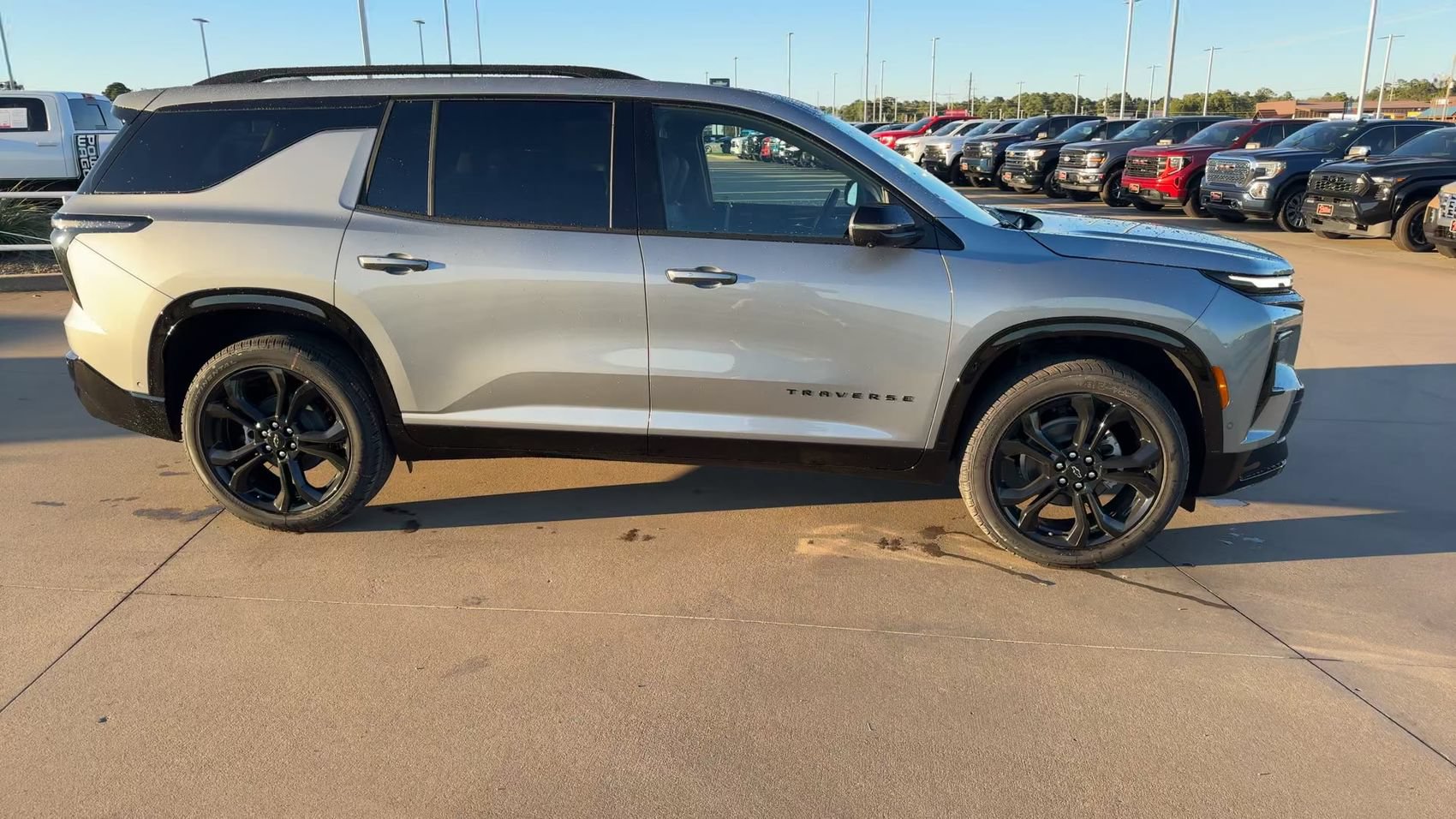 New 2027 Chevrolet Traverse RS FWD image 2