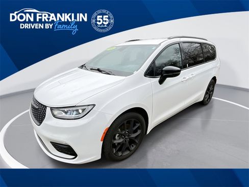Used 2024 Chrysler Pacifica Touring-L w/ S Appearance Package image 1