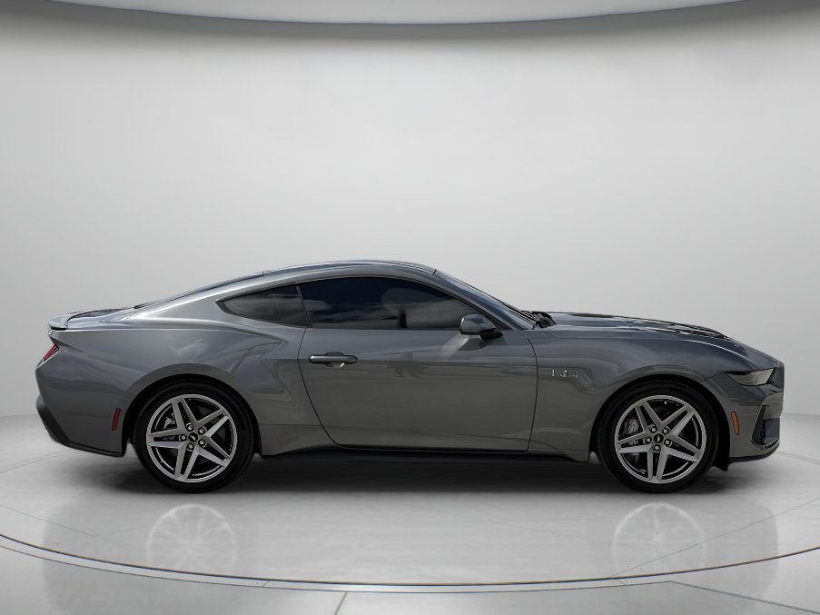 Used 2026 Ford Mustang GT RWD image 2