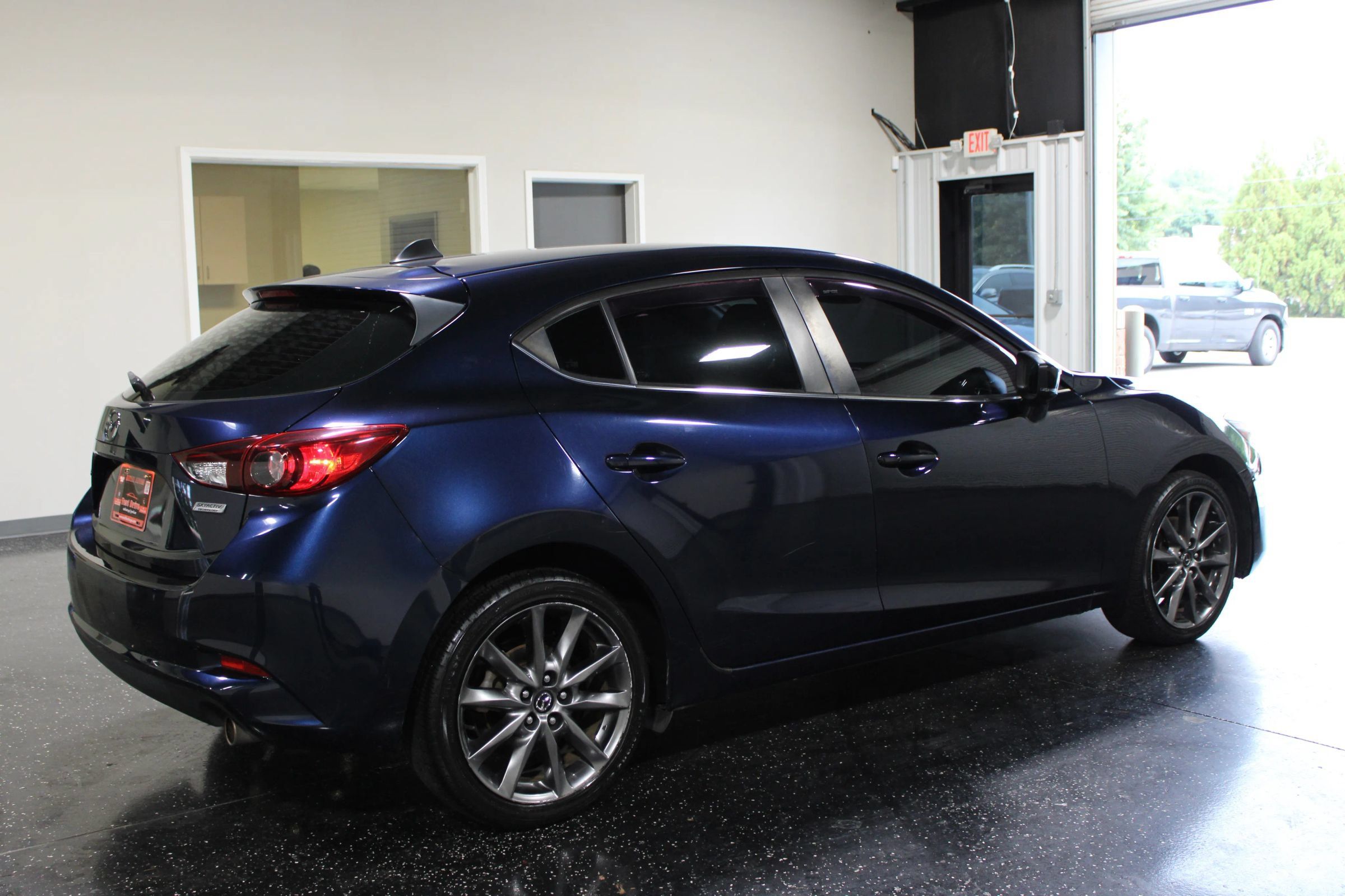 Used 2018 MAZDA MAZDA3 Touring FWD image 4