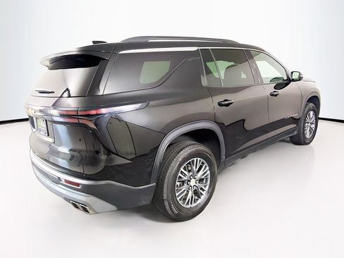 Used 2025 Chevrolet Traverse LT FWD image 9