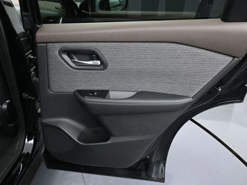 Used 2023 Nissan Rogue SV image 29