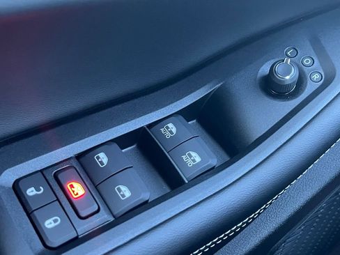 New 2025 Jeep Grand Cherokee Laredo image 7