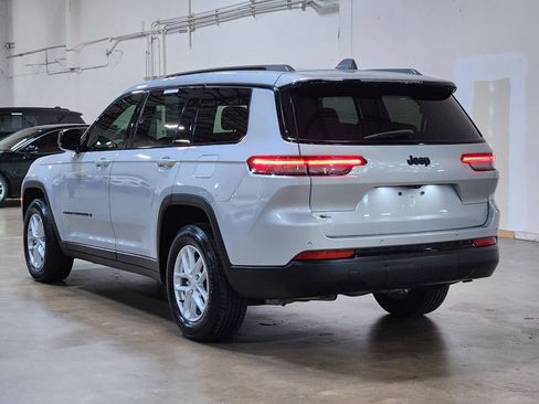 Used 2022 Jeep Grand Cherokee L Laredo RWD image 11