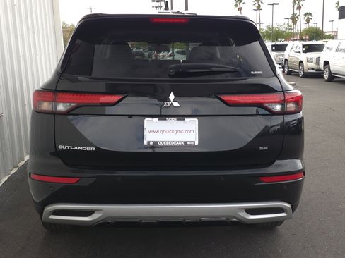 Used 2023 Mitsubishi Outlander SE image 3