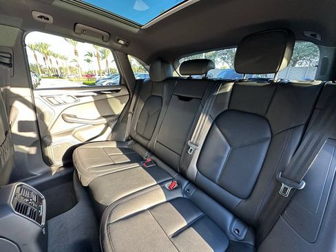 Certified 2026 Porsche Macan AWD/4WD image 35