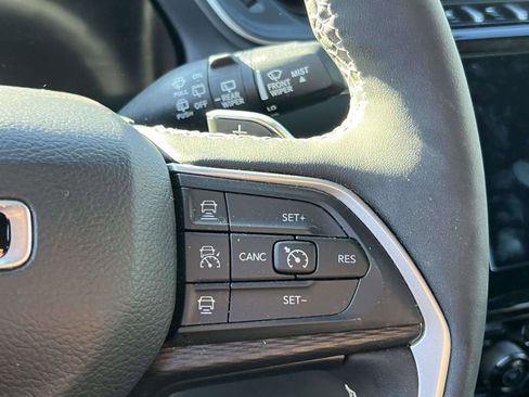 Used 2024 Jeep Grand Cherokee Altitude image 17