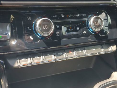 Used 2025 GMC Sierra 1500 AT4 w/ AT4 Premium Package image 12