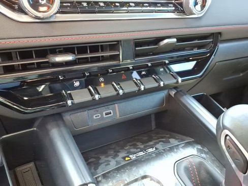 Used 2023 Chevrolet Colorado Z71 w/ Z71 Convenience Package 2 image 28