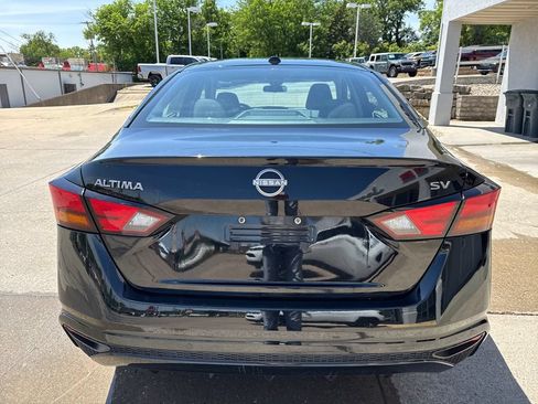 Used 2024 Nissan Altima 2.5 SV FWD image 4