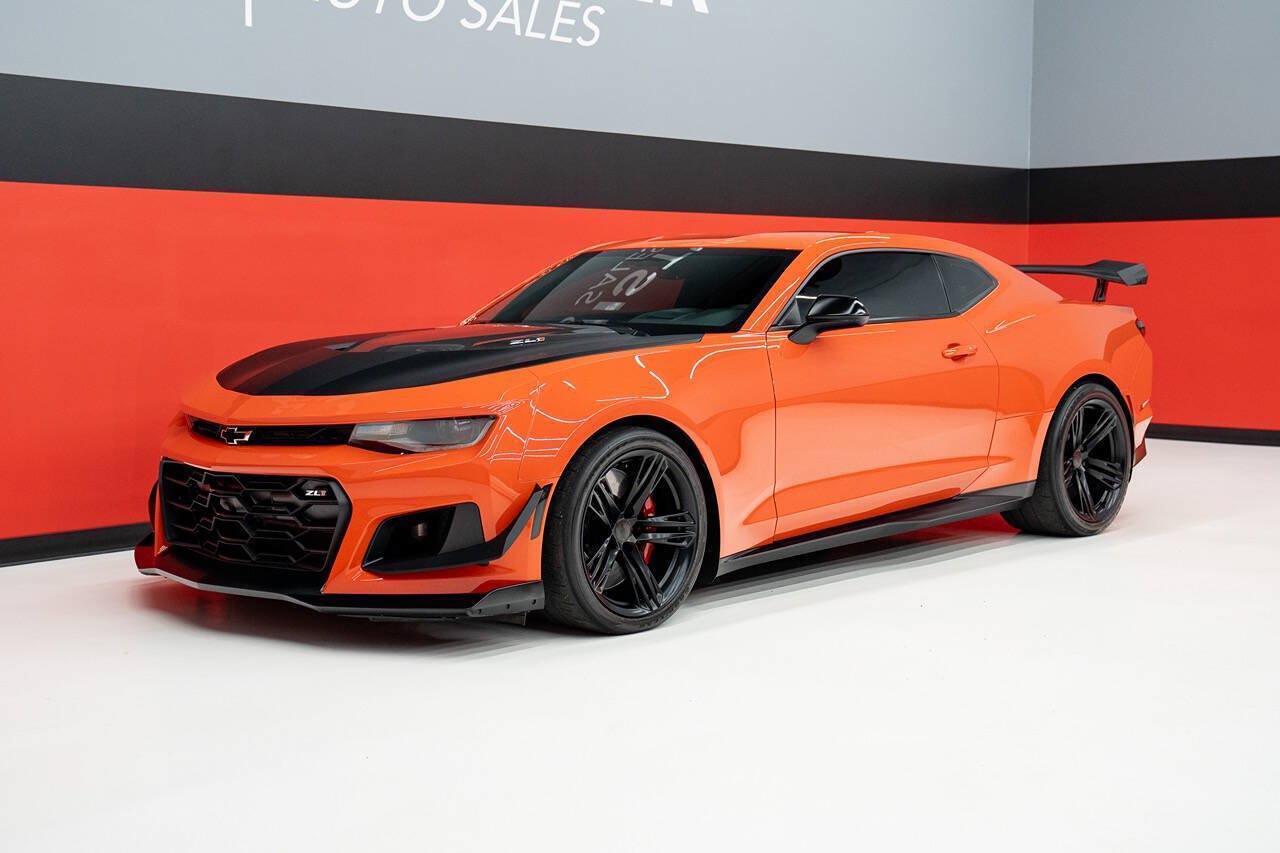 Used 2019 Chevrolet Camaro ZL1 RWD image 18