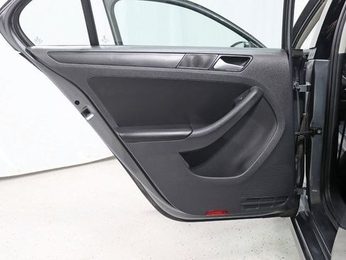 Used 2014 Volkswagen Jetta SE image 25