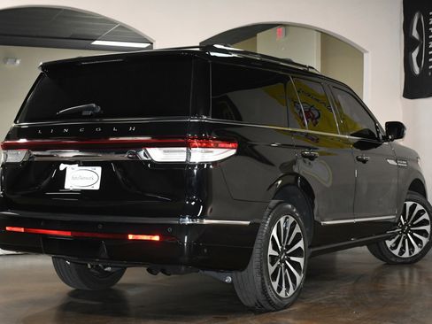 Used 2023 Lincoln Navigator Reserve image 5