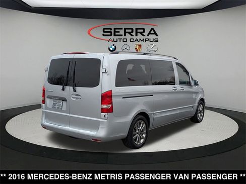 Used 2016 Mercedes-Benz Metris Passenger image 3