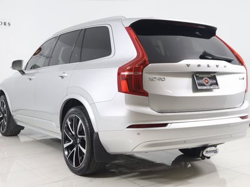 Used 2022 Volvo XC90 T6 Momentum w/ Climate Package image 4