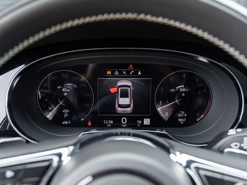 Used 2023 Bentley Bentayga AWD/4WD image 28