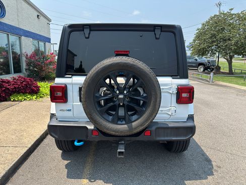 Used 2023 Jeep Wrangler Unlimited Sahara AWD/4WD image 5