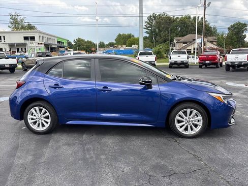 Used 2025 Toyota Corolla SE FWD image 2