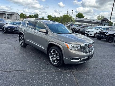 Used 2019 GMC Acadia Denali w/ Technology Package FWD image 9