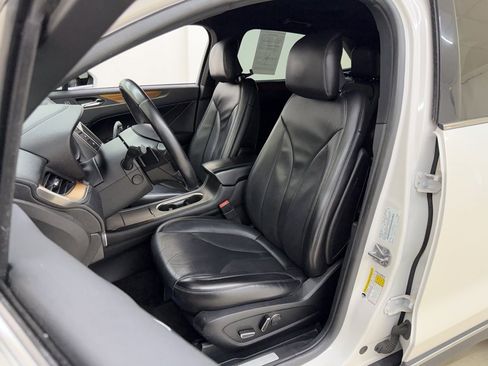 Used 2018 Lincoln MKC Select w/ Select Plus Package image 19