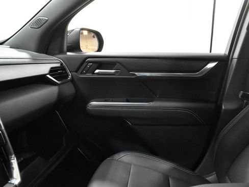 Used 2026 GMC Acadia Elevation w/ Elevation Premium Package FWD image 19