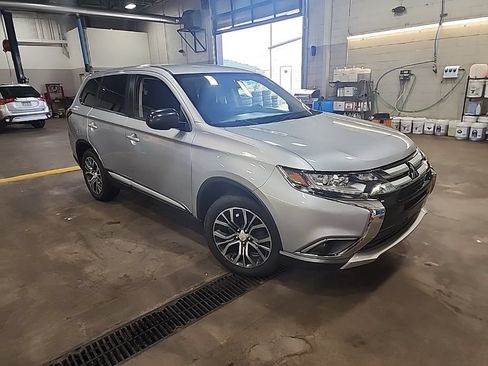 Used 2017 Mitsubishi Outlander ES AWD/4WD image 1