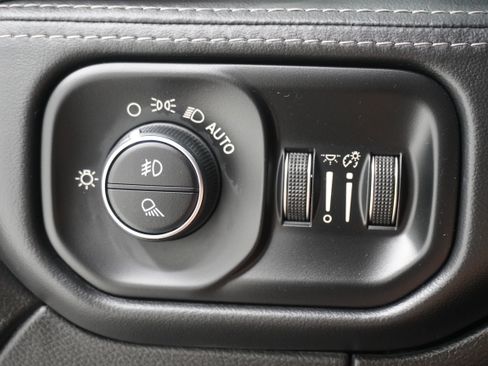 Used 2022 RAM 3500 Limited AWD/4WD image 32